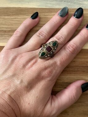 Vintage Burgundy & Green Stone Statement Ring Silver Tone Filigree Size 8